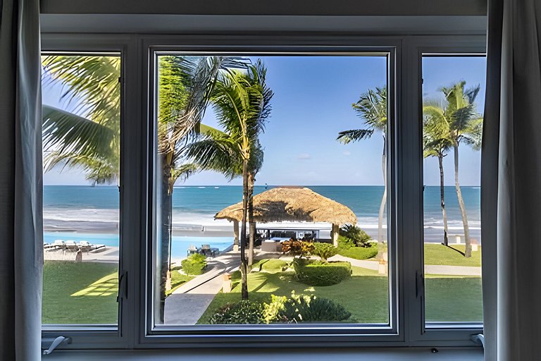 Spacious Beachfront Retreat, steps to Cabarete Fun