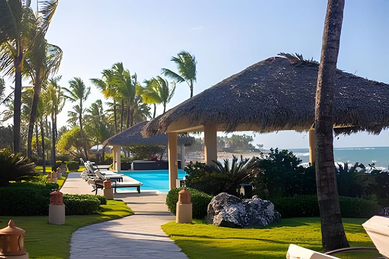 Spacious Beachfront Retreat, steps to Cabarete Fun