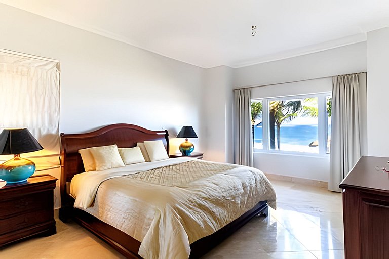 Spacious Beachfront Retreat, steps to Cabarete Fun