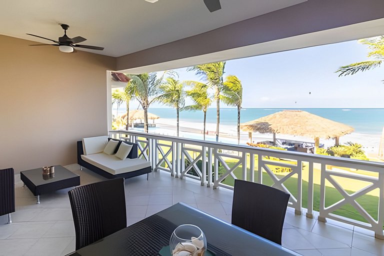 Spacious Beachfront Retreat, steps to Cabarete Fun