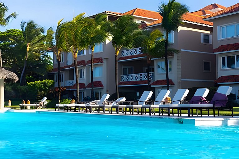 Spacious Beachfront Retreat, steps to Cabarete Fun