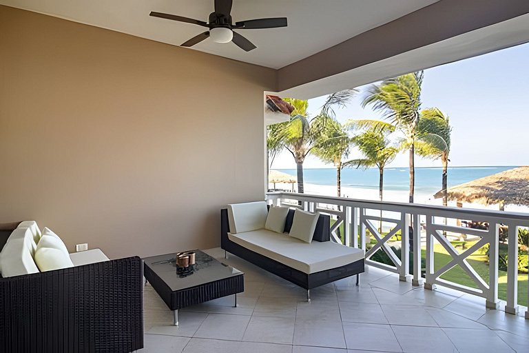 Spacious Beachfront Retreat, steps to Cabarete Fun