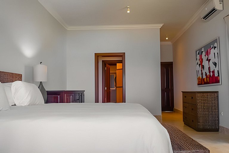 Spacious Beachfront Retreat, steps to Cabarete Fun