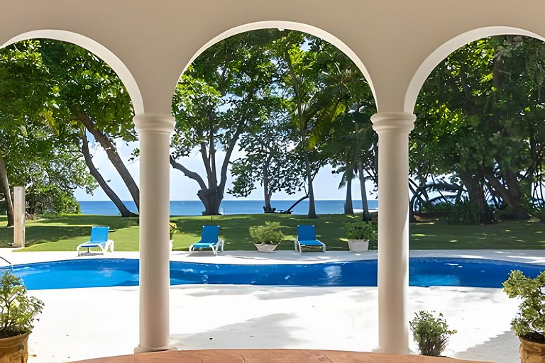 Beachfront Oasis: 4BR Villa at Playa Encuentro