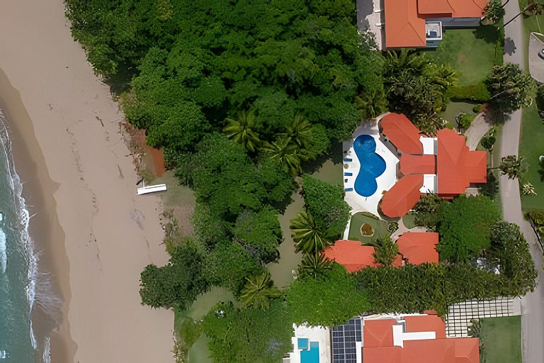 Beachfront Oasis: 4BR Villa at Playa Encuentro