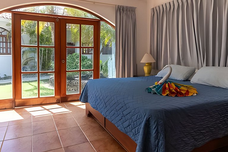 Beachfront Oasis: 4BR Villa at Playa Encuentro
