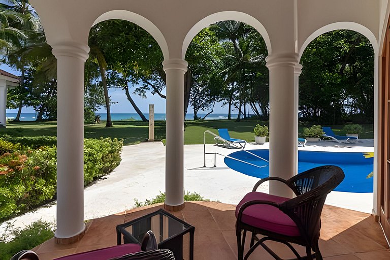 Beachfront Oasis: 4BR Villa at Playa Encuentro