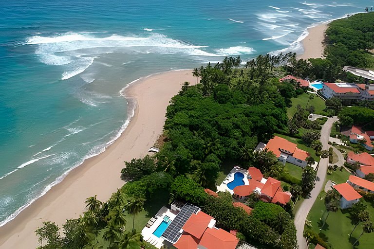 Beachfront Oasis: 4BR Villa at Playa Encuentro