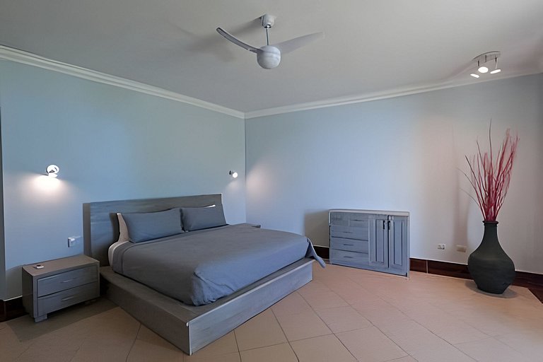 Beachfront Oasis at Ocean One: Ideal for Families