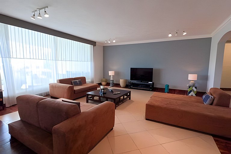 Beachfront Oasis at Ocean One: Ideal for Families