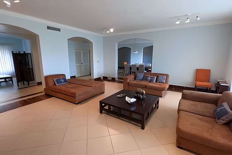 Beachfront Oasis at Ocean One: Ideal for Families