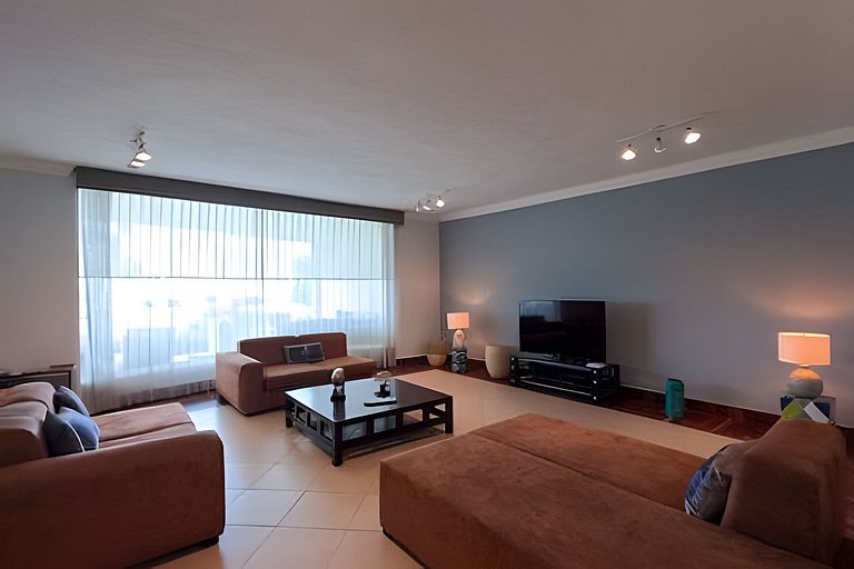Beachfront Oasis at Ocean One: Ideal for Families