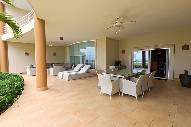 Beachfront Oasis at Ocean One: Ideal for Families