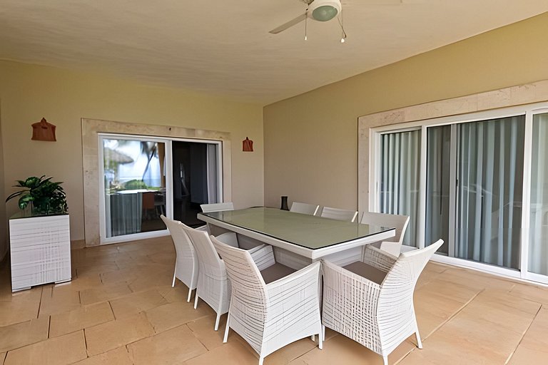 Beachfront Oasis at Ocean One: Ideal for Families
