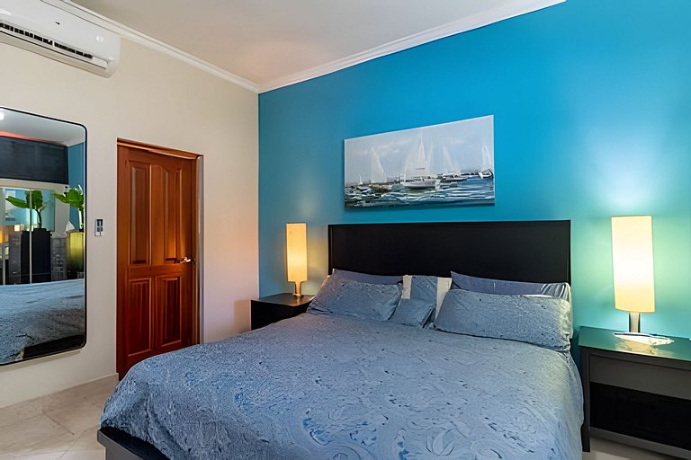 Charming 1-BR Ocean One, Walk to Beach & Dining