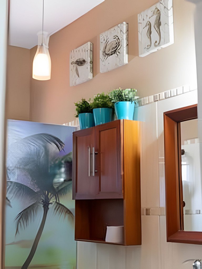 Charming 1-BR Ocean One, Walk to Beach & Dining