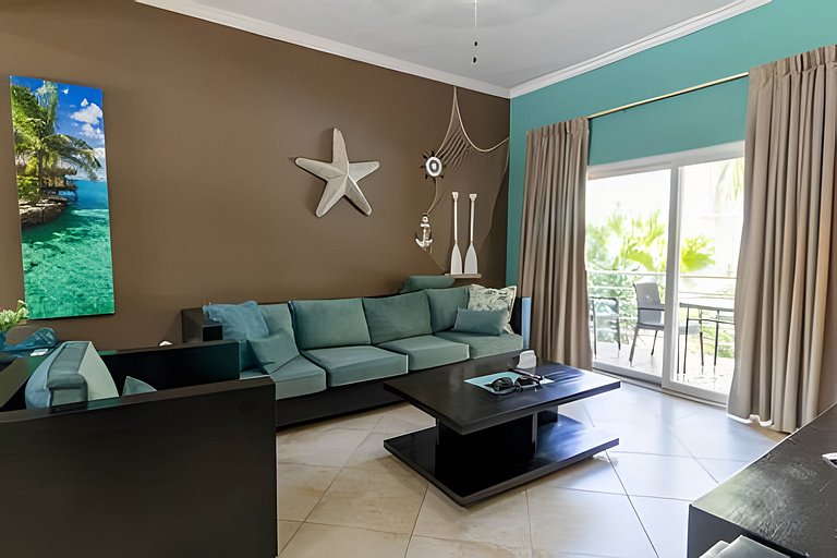 Charming 1-BR Ocean One, Walk to Beach & Dining