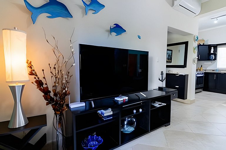 Charming 1-BR Ocean One, Walk to Beach & Dining