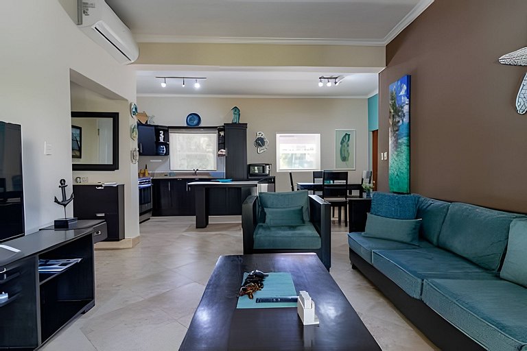Charming 1-BR Ocean One, Walk to Beach & Dining