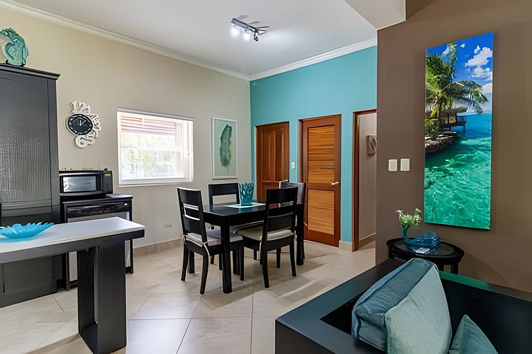 Charming 1-BR Ocean One, Walk to Beach & Dining