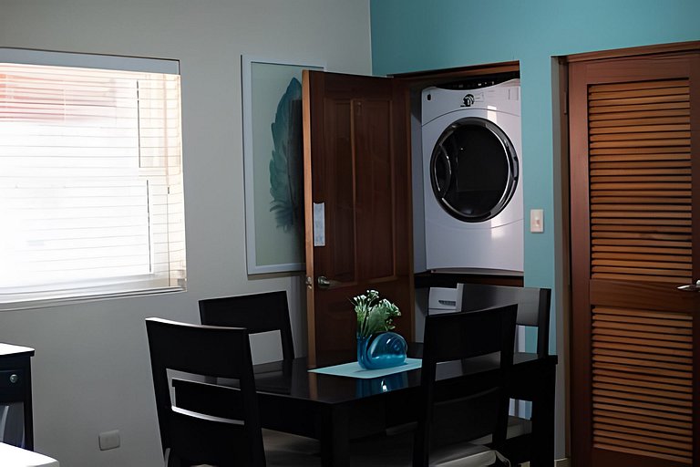 Charming 1-BR Ocean One, Walk to Beach & Dining