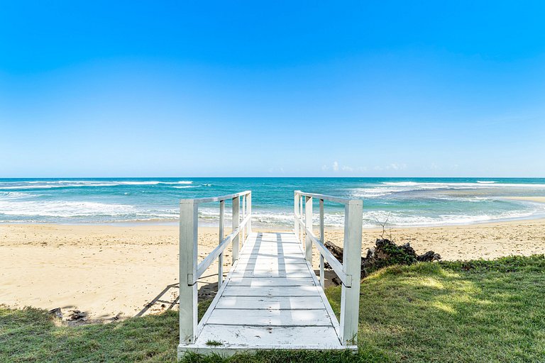 Beachfront Oasis: 4BR Villa at Playa Encuentro