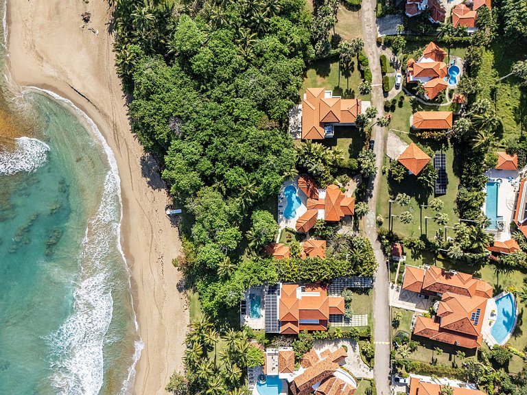 Beachfront Oasis: 4BR Villa at Playa Encuentro