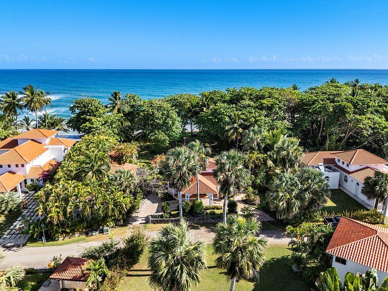 Beachfront Oasis: 4BR Villa at Playa Encuentro
