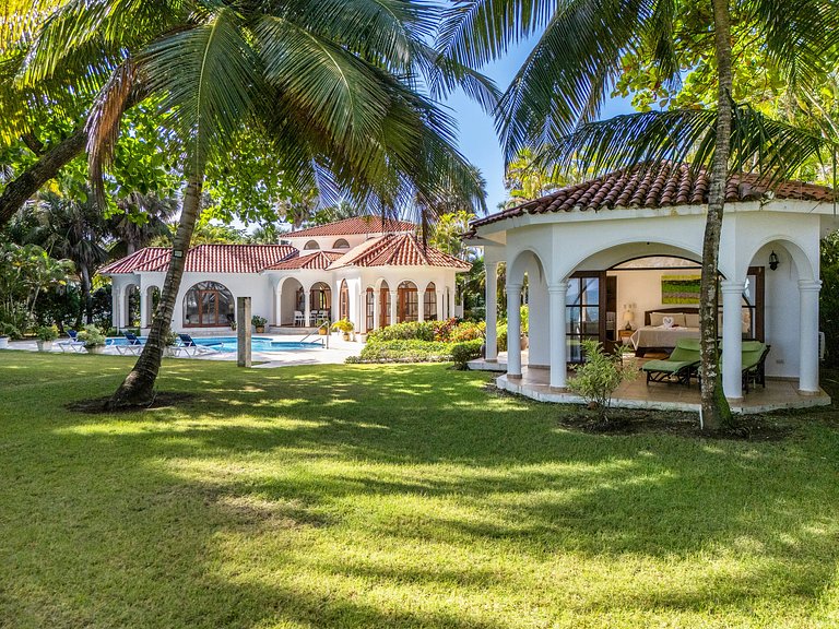 Beachfront Oasis: 4BR Villa at Playa Encuentro