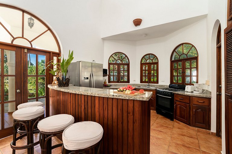 Beachfront Oasis: 4BR Villa at Playa Encuentro