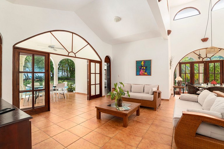 Beachfront Oasis: 4BR Villa at Playa Encuentro