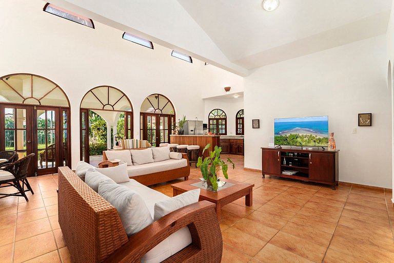 Beachfront Oasis: 4BR Villa at Playa Encuentro