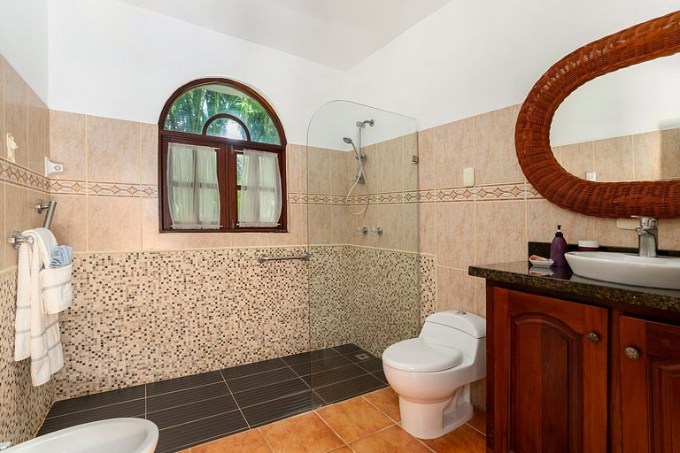 Beachfront Oasis: 4BR Villa at Playa Encuentro