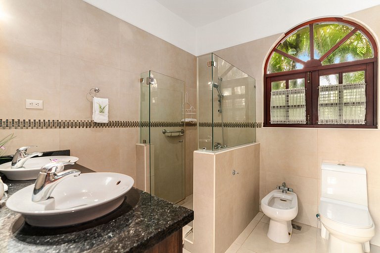 Beachfront Oasis: 4BR Villa at Playa Encuentro